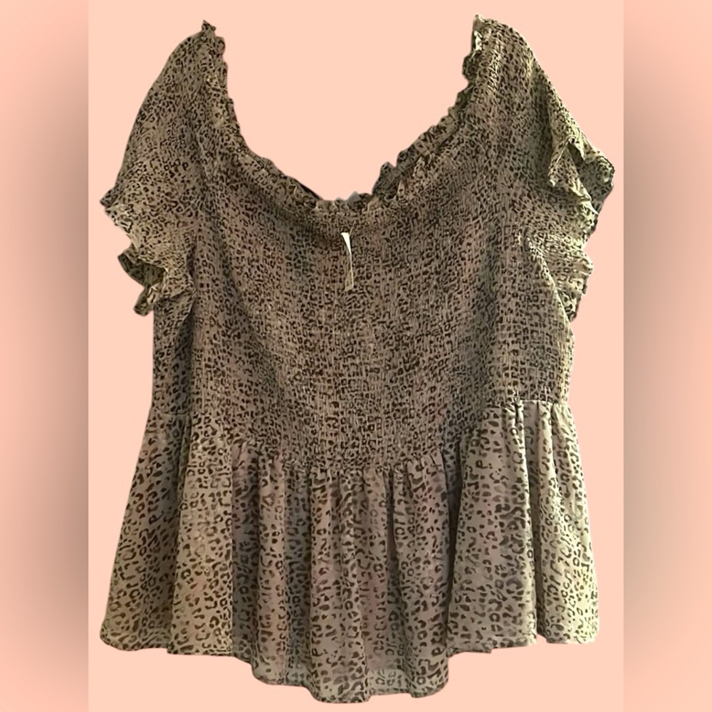 CATO Beige/Pink/Tan Camouflage Short Sleeve Smocked Babydoll Top, Sz 26/28, NWT.